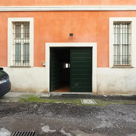 アパート Enchanting Loft Between History And Tranquility *