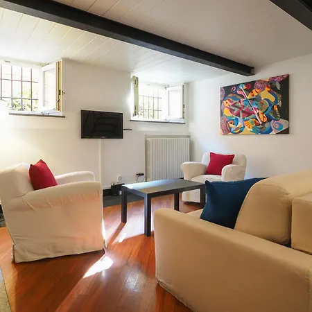 アパート Enchanting Loft Between History And Tranquility