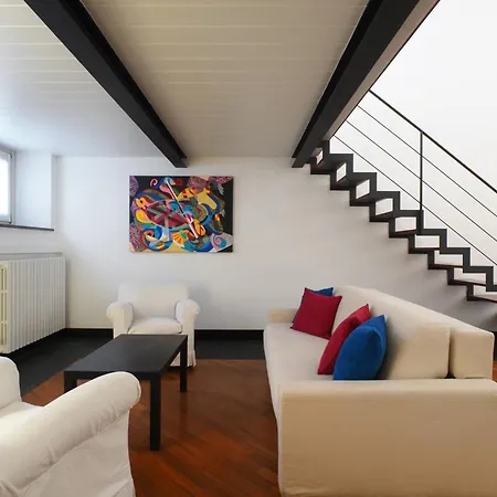 Enchanting Loft Between History And Tranquility ミラノ